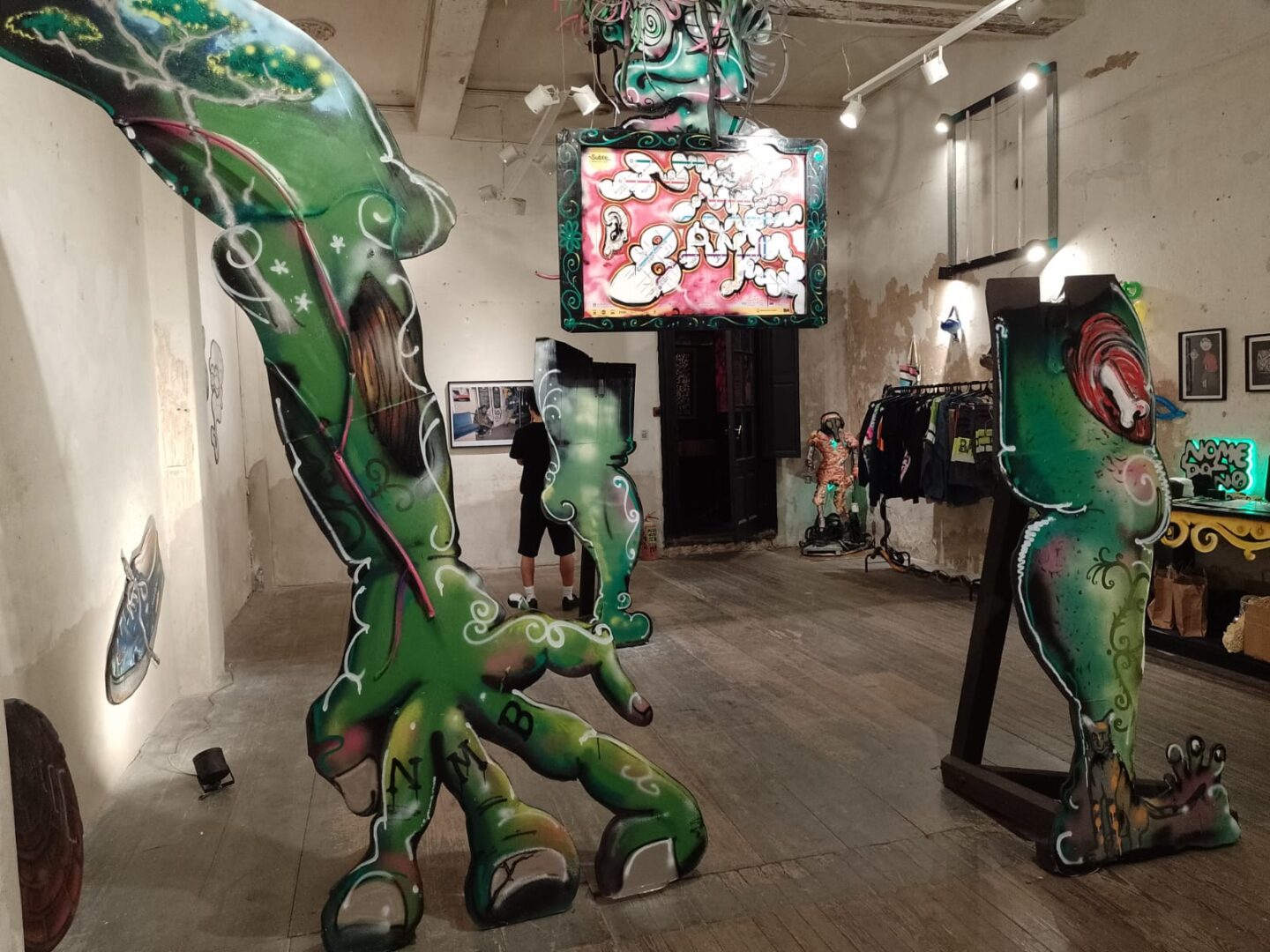 Vista de la exposición Basura Tesoro en la galería MADA, San Telmo, CABA, 2025