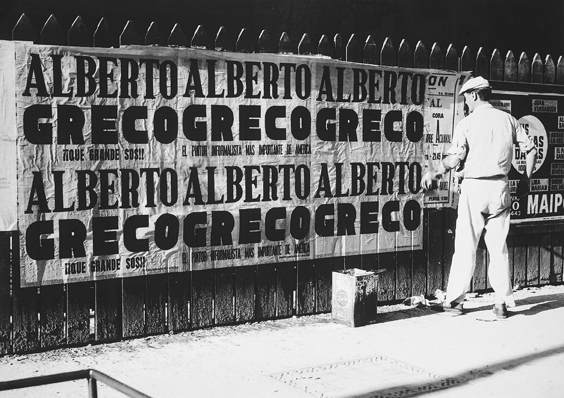 Alberto Greco en la Calle Corrientes de Buenos Aires